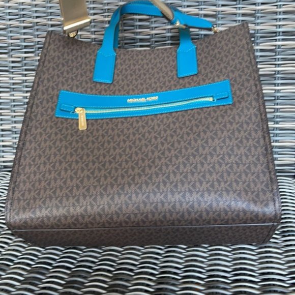Michael Kors Kenly Large Tote - Picture 4 of 16